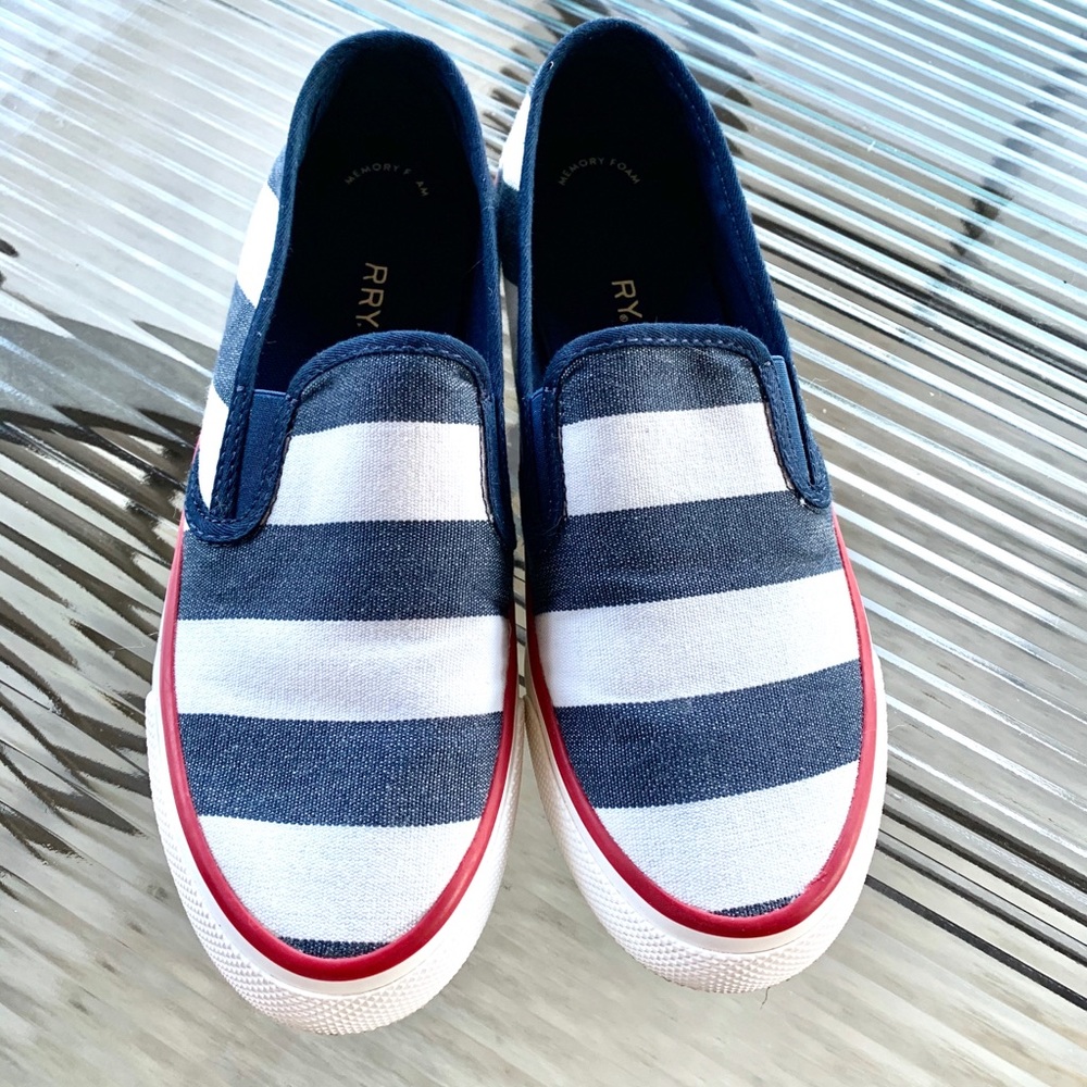 Women’s Sperry slip on Americans size 7